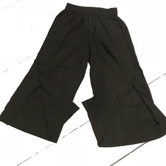 Baik Baik M / L Santa Fe Pant Coulette NWT Hawaii - Picture 1 of 5